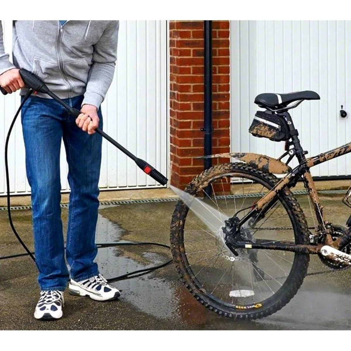 Hofftech 1200 Watt Hogedrukreiniger 100 BAR - Krachtig En Compact 4 Hofftech 1200 Watt Hogedrukreiniger 100 BAR - Krachtig En Compact - Afbeelding 2