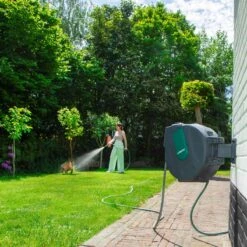 VONROC Automatische Slanghaspel – Incl. 25m Tuinslang, Aansluitslang, Spuitstuk, Koppelingen & Kraanaansluiting -Tuinbenodigdheden Bevordering 1200x1200 1444