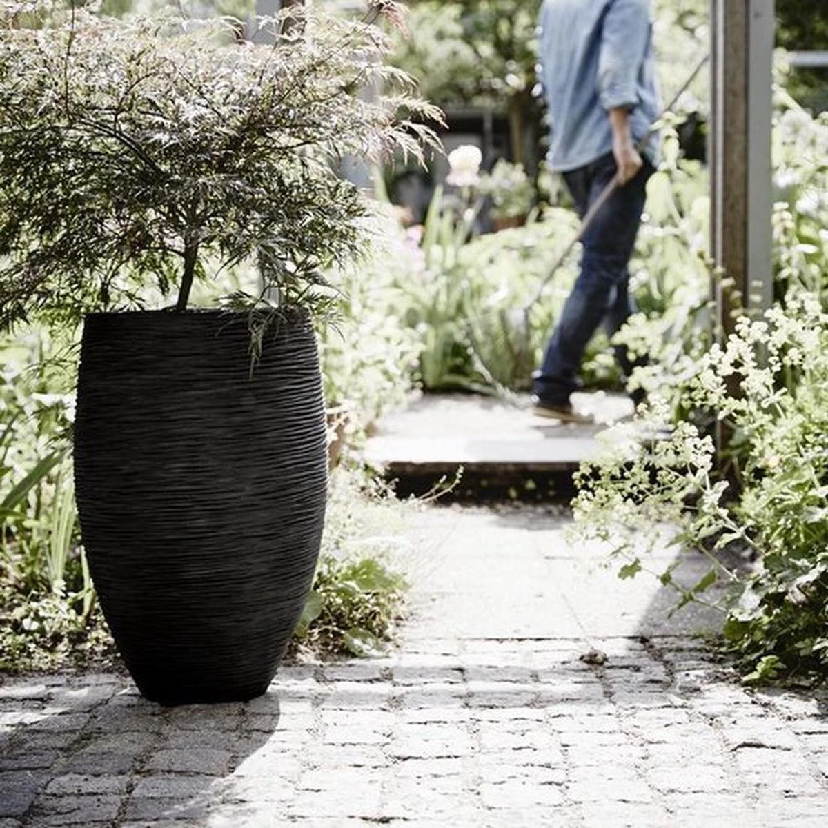 Capi Europe - Vaas Elegant Deluxe Rib NL - 56x84 - Zwart - Voor Binnen En Buiten - KBLR1132 5 Capi Europe - Vaas Elegant Deluxe Rib NL - 56x84 - Zwart - Voor Binnen En Buiten - KBLR1132 - Afbeelding 3