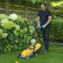 Powerplus POWXG6212T Elektrische Grasmaaier - Grasmachine Voor Kleine En Middelgrote Tuin - 1300W - Maaibreedte 320mm - Verstelbare Maaihoogte - 30L Opvangbak - Incl. Grastrimmer 250W -Tuinbenodigdheden Bevordering 1200x1200 242