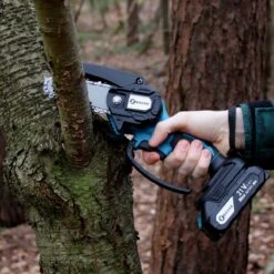 NovarGarden® Mini Kettingzaag NG1 - Met 2x Accu - Takkenzaag - Snoeizaag - Electrisch - Handzaag - Boomzaag - 21V -Tuinbenodigdheden Bevordering 1200x1200 459