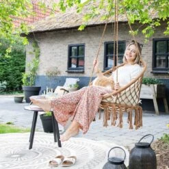 Vita5 Macramé Hangstoel - Voor Binnen En Buiten - Zonder Standaard - Incl. Kussen, Boekenvak En Beschermhoes - Tot 150kg - Bruin/Beige -Tuinbenodigdheden Bevordering 1200x1200 829