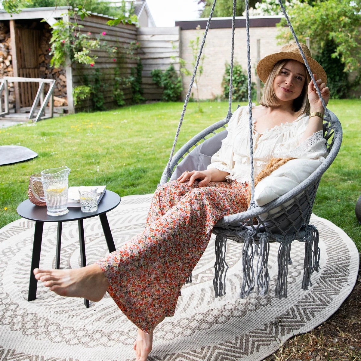 Vita5 Macramé Hangstoel - Voor Binnen En Buiten - Zonder Standaard - Incl. Kussen, Boekenvak En Beschermhoes - Tot 150kg - Grijs 10 Vita5 Macramé Hangstoel - Voor Binnen En Buiten - Zonder Standaard - Incl. Kussen, Boekenvak En Beschermhoes - Tot 150kg - Grijs - Afbeelding 8