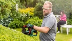 Bosch UniversalHedgeCut 60 Heggenschaar - Op Snoer - Lengte 60 Cm -Tuinbenodigdheden Bevordering 1200x675 12