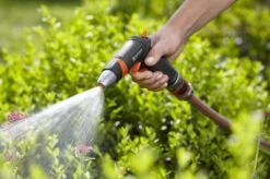 GARDENA - Comfort Reinigingsbroes - Spuitpistool - Traploos Instelbaar -Tuinbenodigdheden Bevordering 1200x799 170