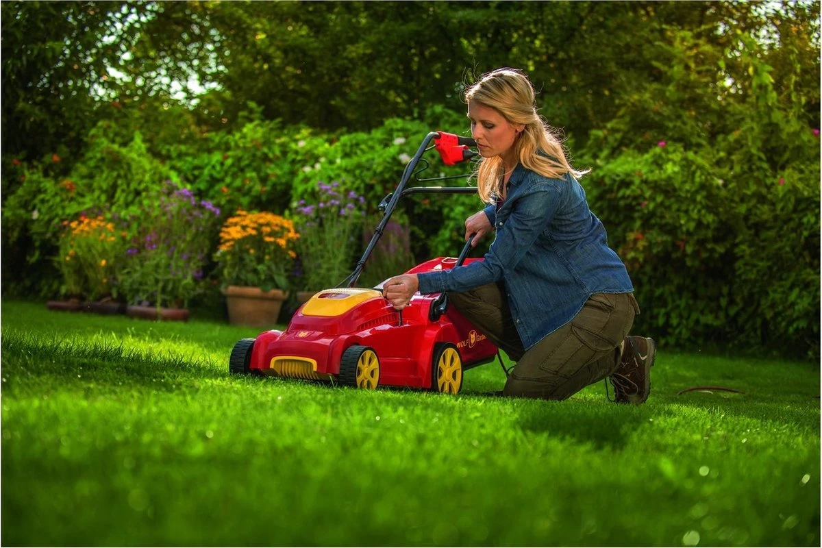 WOLF-Garten A 340 E Elektrische Grasmaaier - 1400 W - 34 Cm Maaibreedte - 30 Liter Opvangbak - Centrale Hoogte-instelling 16 WOLF-Garten A 340 E Elektrische Grasmaaier - 1400 W - 34 Cm Maaibreedte - 30 Liter Opvangbak - Centrale Hoogte-instelling - Afbeelding 14