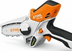Stihl Accu Mini Kettingzaag SET - Snoeischaar - Snoeizaag - Hand Kettingzaag - Professioneel- Hovenier- Tuinman -Tuinbenodigdheden Bevordering 1200x847 1