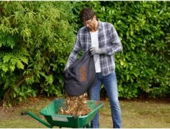 Black & Decker BLACK+DECKER BEBLV300SB-QS Bladblazer - 404 Km/u - 3000W - Zuig-/blaasfunctie - Gesnoerd 22 Black & Decker BLACK+DECKER BEBLV300SB-QS Bladblazer - 404 Km/u - 3000W - Zuig-/blaasfunctie - Gesnoerd -Tuinbenodigdheden Bevordering 1200x910 1