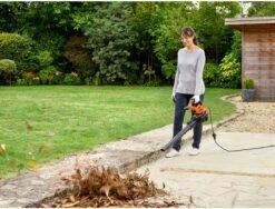 Black & Decker BLACK+DECKER BEBLV300SB-QS Bladblazer - 404 Km/u - 3000W - Zuig-/blaasfunctie - Gesnoerd 18 Black & Decker BLACK+DECKER BEBLV300SB-QS Bladblazer - 404 Km/u - 3000W - Zuig-/blaasfunctie - Gesnoerd -Tuinbenodigdheden Bevordering 1200x911 1