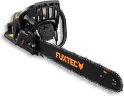 FUXTEC Kettingzaag Benzine - 61,5cc 2-takt - 51cm / 20 Inch Zwaardlengte - Incl. Zaagblad & Ketting - FX-KS262 - Black Edition 11 FUXTEC Kettingzaag Benzine - 61,5cc 2-takt - 51cm / 20 Inch Zwaardlengte - Incl. Zaagblad & Ketting - FX-KS262 - Black Edition -Tuinbenodigdheden Bevordering 1200x934 1