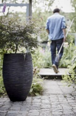 Capi Europe - Vaas Elegant Deluxe Rib NL - 40x60 - Zwart - Voor Binnen En Buiten - KBLR1131 29 Capi Europe - Vaas Elegant Deluxe Rib NL - 40x60 - Zwart - Voor Binnen En Buiten - KBLR1131 -Tuinbenodigdheden Bevordering 785x1200 1