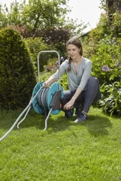 GARDENA - AquaRoll CleverRoll S Set Slangenwagen - Incl. 20 M Slang - Maximaal 40 M Opbergcapaciteit -Tuinbenodigdheden Bevordering 798x1200 11