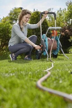 GARDENA - AquaRoll M CleverRoll Easy Slangenwagen - Maximaal 60 Meter - Inklapbare Zwengel 21 GARDENA - AquaRoll M CleverRoll Easy Slangenwagen - Maximaal 60 Meter - Inklapbare Zwengel -Tuinbenodigdheden Bevordering 799x1200 52
