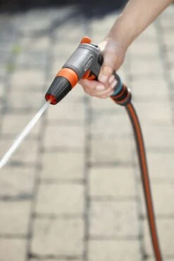 GARDENA - Comfort Reinigingsbroes - Spuitpistool - Traploos Instelbaar -Tuinbenodigdheden Bevordering 800x1200 106