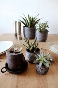 Capi Europe - Set Van 4 - Bloempot Binnen - Rib Antraciet 11 Capi Europe - Set Van 4 - Bloempot Binnen - Rib Antraciet -Tuinbenodigdheden Bevordering 800x1200 127