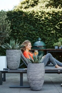 Capi Europe - Vaas Elegant Deluxe Rib NL - 40x60 - Zwart - Voor Binnen En Buiten - KBLR1131 26 Capi Europe - Vaas Elegant Deluxe Rib NL - 40x60 - Zwart - Voor Binnen En Buiten - KBLR1131 -Tuinbenodigdheden Bevordering 800x1200 135