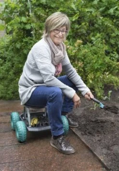 UPP Tuinkruk Met Wielen 16 UPP Tuinkruk Met Wielen -Tuinbenodigdheden Bevordering 837x1200 2