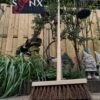 Synx Tools Bezem - Stadsbezem 30 Cm - Buitenveger - Veger - Steel 120 Cm - Harde Natuurvezels - Straatbezem - Bezems - Buitenbezem - Tuinbezem -Tuinbenodigdheden Bevordering 899x1200 2